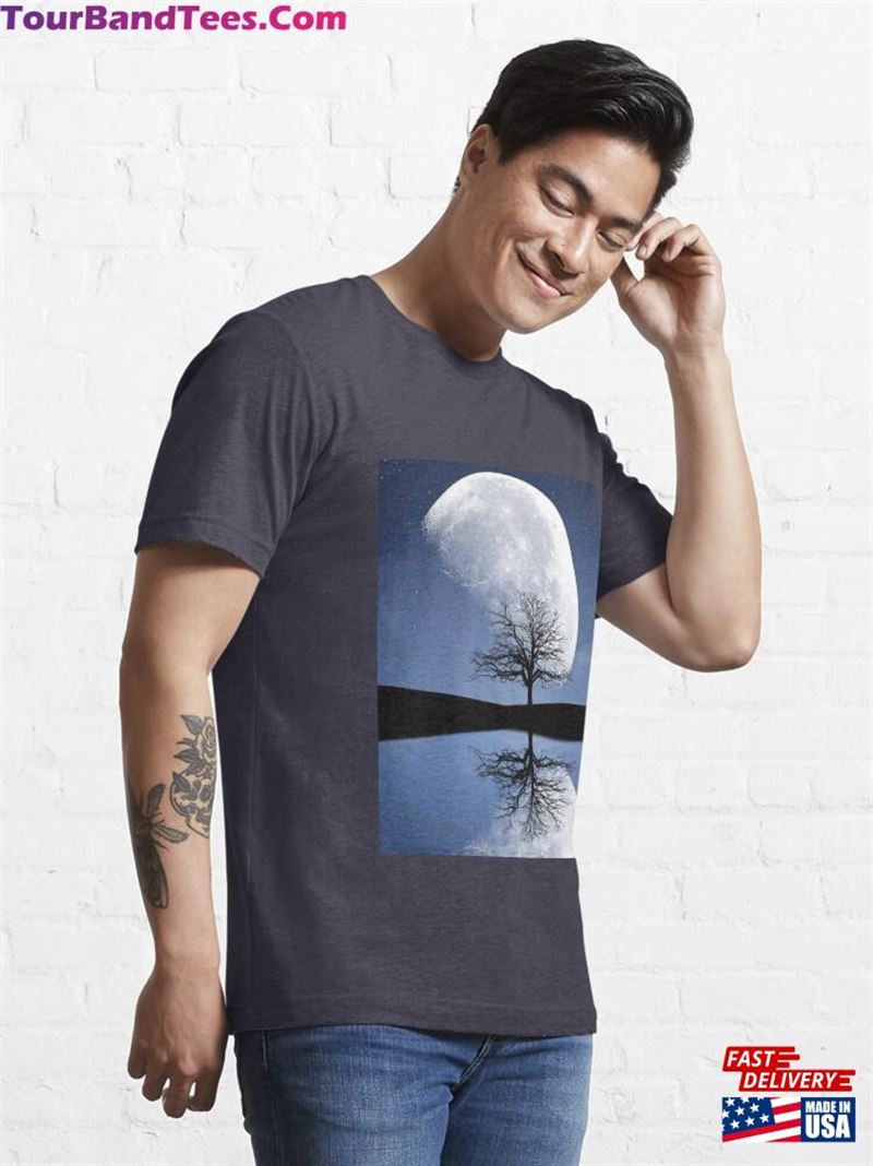 A Tree Under The Darkness Of Night Waiting For Sun To Embrace It Again T-Shirt Classic 29Uf182168 – Utopia Fashion