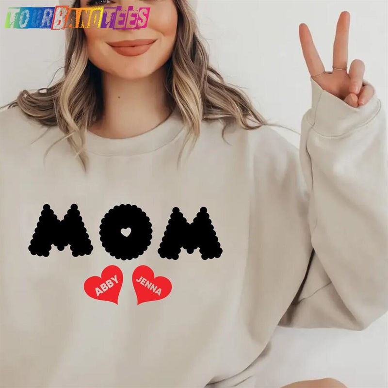 Custom Mama Sweatshirt With Kid Name On Sleeve Personalized Mom Minimalist Momma Sweater Classic Hoodie 29Uf175713 – Utopia Fashion