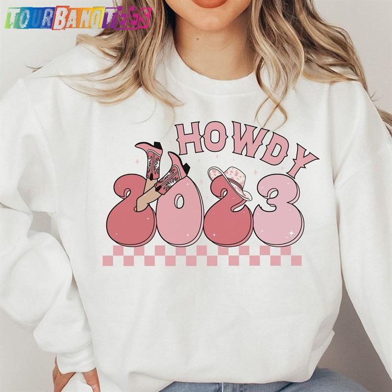 Howdy New Years Sweatshirt T-Shirt Cowgirl Hat Boots Pink Tee Holiday Festive Retro Shirt Unisex Classic 29Uf178460 – Utopia Fashion